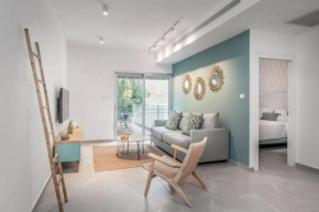 Superb 1BR balcony on Sheinkin